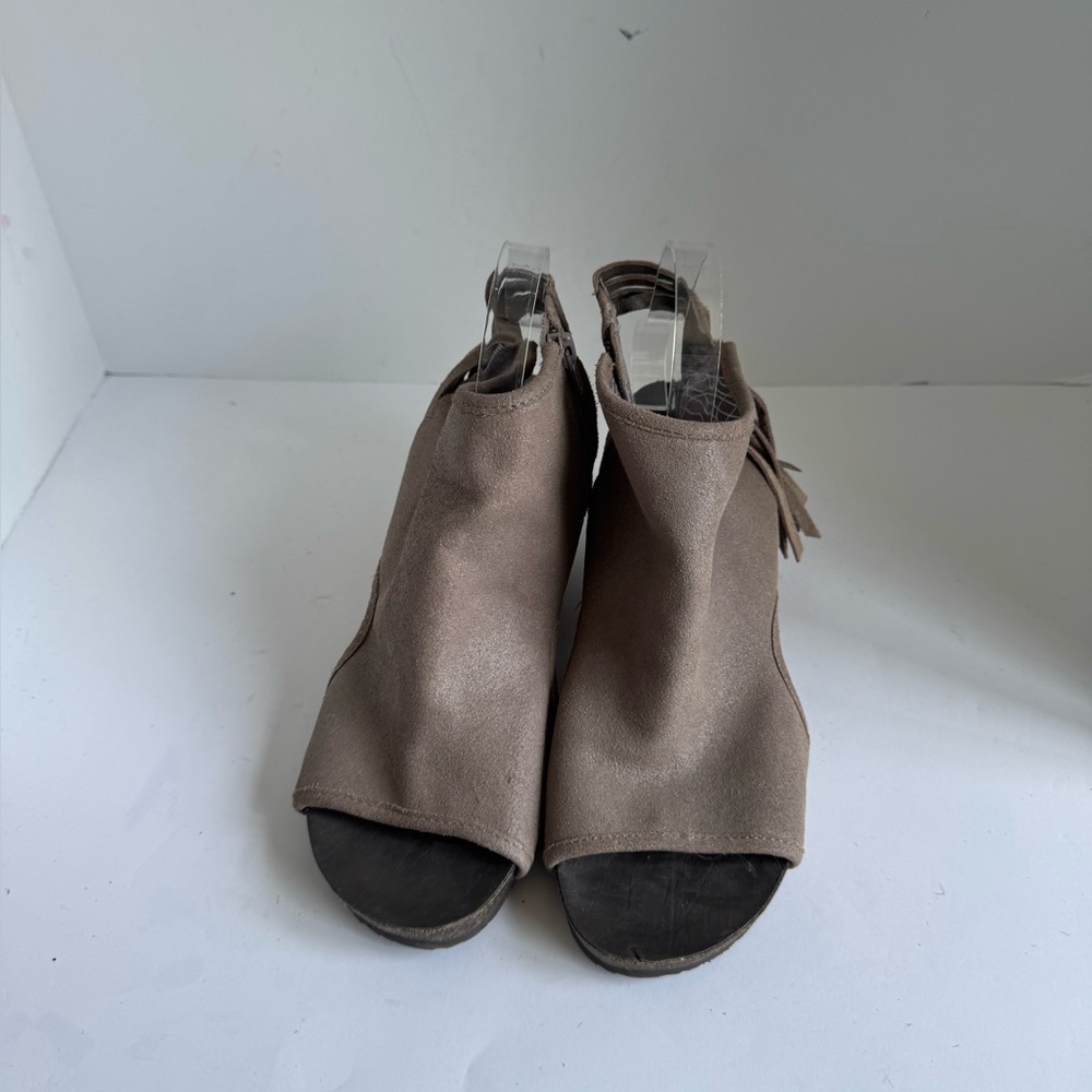OTBT Free Spirit Fringed Tan Suede Chunky Heeled Sandals Womens Size 10 - Picture 14 of 16